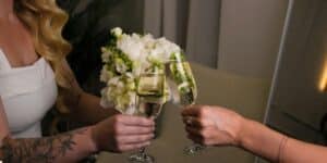 Un apéro réussi avec des flûtes à champagne personnalisées : l’art de surprendre ses invités