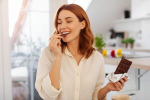 Manger du chocolat sans culpabilité, c’est possible : Jean-Michel Cohen dévoile la meilleure tablette disponible en supermarché selon lui.
