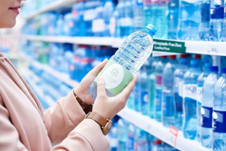 Une seule et unique marque de bouteille d’eau ne contient pas de microplastiques : c’est une étude qui le dit.