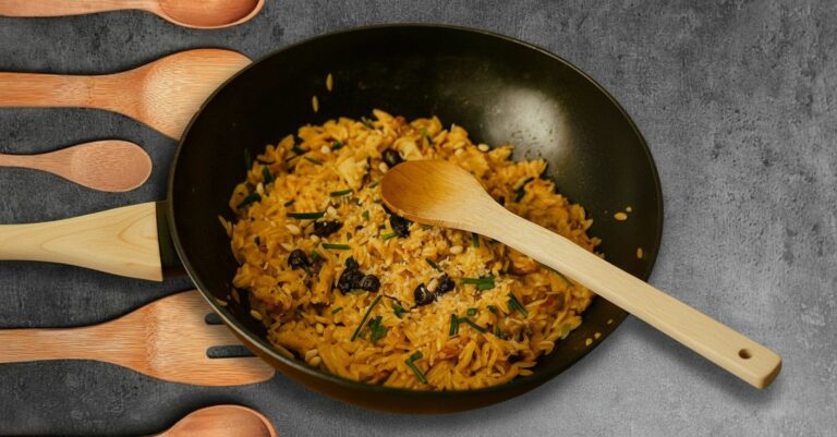 Une seule casserole et 20 minutes suffisent pour ce délicieux risotto d’Orzo au chorizo