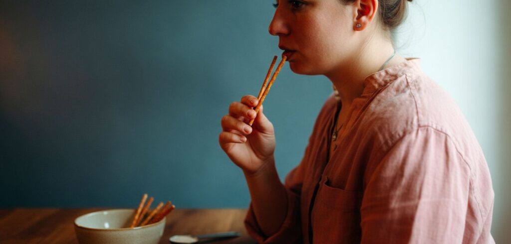 Ne parvenez-vous pas à perdre du poids ? Il se peut que vous ne mangiez pas assez.