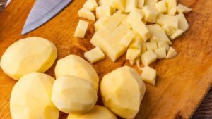 « Depuis que je cuisine les pommes de terre comme ça, tout le monde me demande la recette » : 4 ingrédients seulement