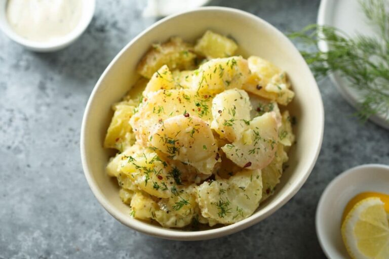 Elle ajoute juste ça à sa salade de pommes de terre et tout le monde veut la recette à chaque repas