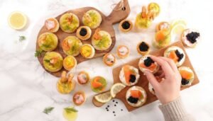 Incroyable : l’alternative au saumon fumé qui fait sensation sur les tables de noël et coûte trois fois moins cher (ce n’est pas de la truite)