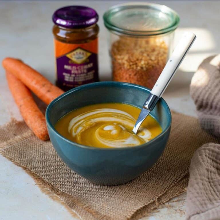 Soupe patate douce lentilles corail carottes : velouté express au curry et lait de coco