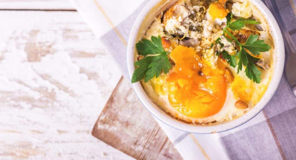 Recette œuf cocotte champignon au four : idée rapide et gourmande pour un repas improvisé
